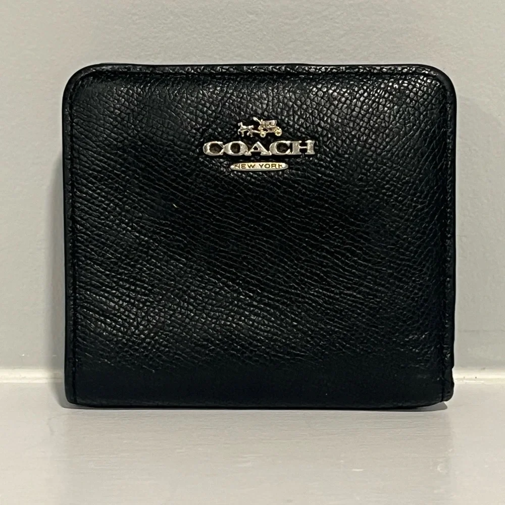 Coach Crossgrain Leather Billfold Wallet – Black - Picture 1 of 12